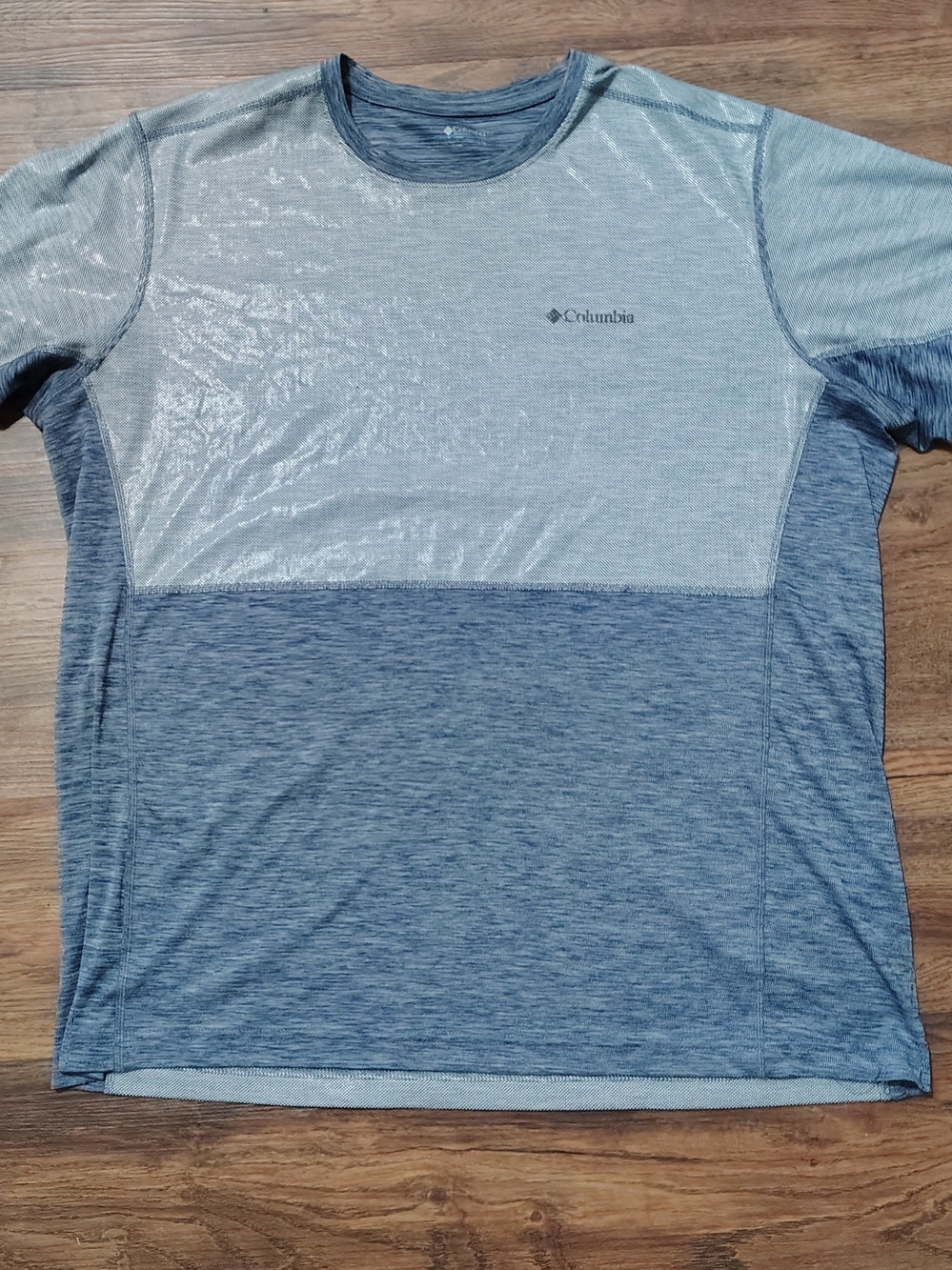 Columbia Men's Heathered Light Blue Short-Sleeve Tee with Navy Side Panels